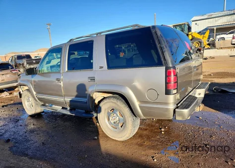 2000 Chevrolet Tahoe K1500 z USA, uszkodzony, nr VIN 1GNEK13R2YR124110